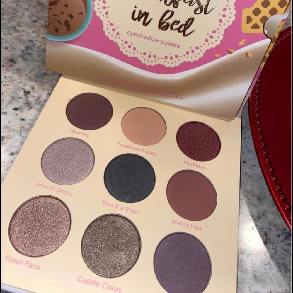 Breakfast in bed eyeshadow pallete 💕